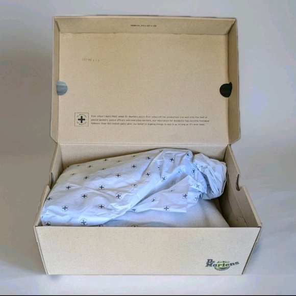 NEW Authentic Dr. Martens Felix 1460 Vegan 8 Eye Boots Black w/ Yellow Accents - Picture 9 of 9